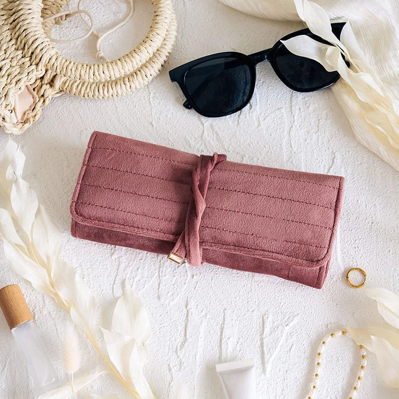 Luxuriöse Schmuckrolle aus Samt